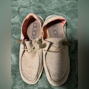 Women’s Hey Dudes size 9 beige